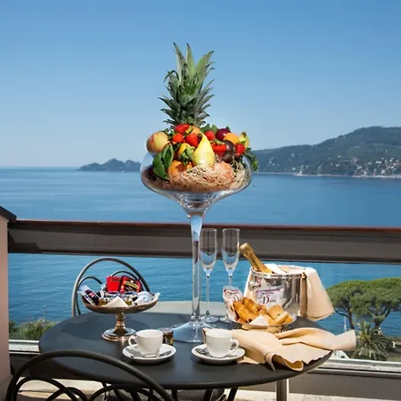 Grand Bristol Resort, By R Collection Hotell