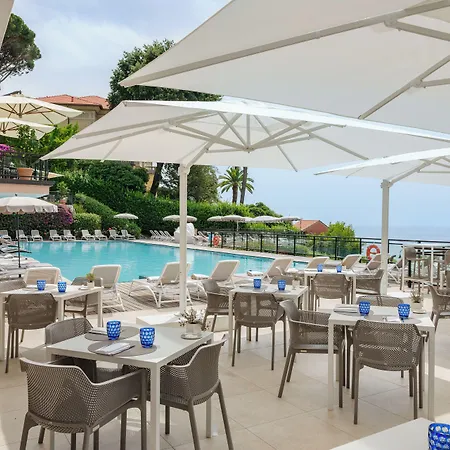 Grand Bristol Resort, By R Collection Готель