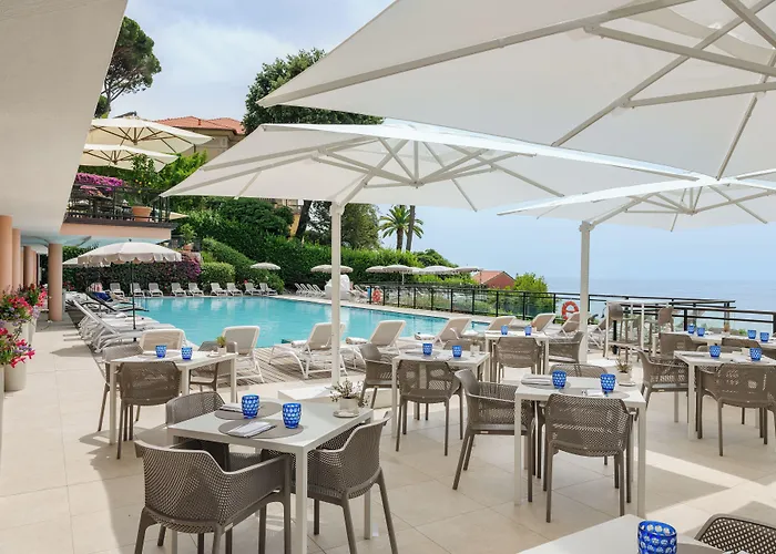 Grand Bristol Resort, By R Collection Szálloda